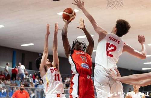 开云体育-Uzi在巴塞罗那比赛中反败为胜，重要助攻引发热议！-开云体育