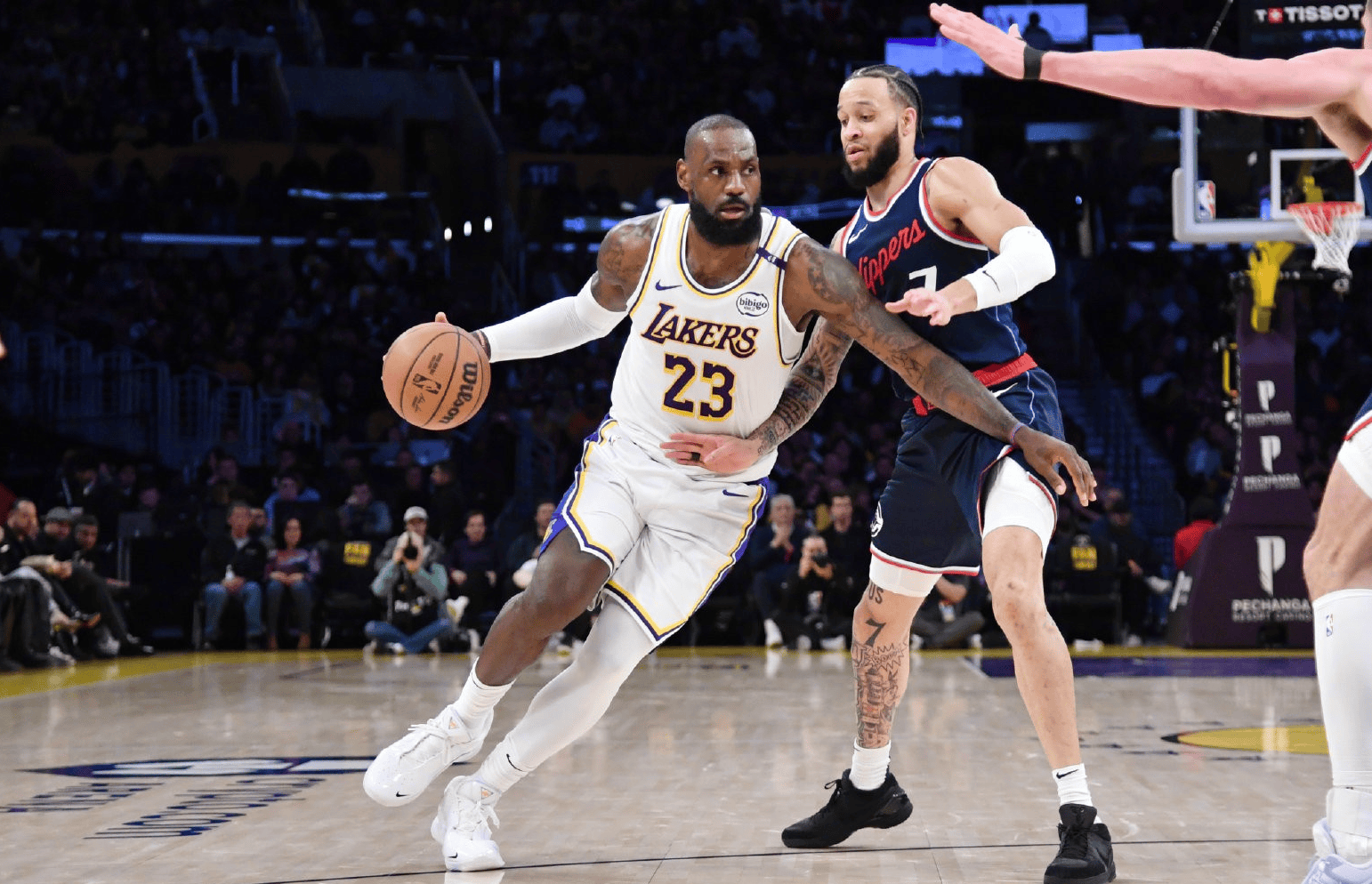 开云官方网站在线登陆-表现优异首场状态出色，加拿大队观众沸腾！，东契奇重返赛场气势如虹延续-开云官方网站在线登陆